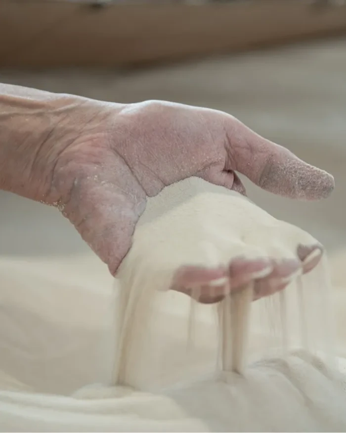 Hand-decorated porcelain: the value of Made in Italy